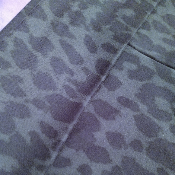 Victoria's Secret Black Leopard Print Fold Over Crop Leggings: 6 - Picture 6 of 7